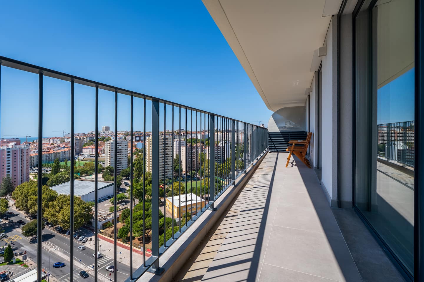 Balcony over the Algés and Oeiras coast